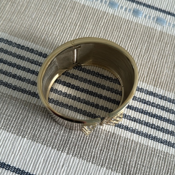 Cuff bracelet - Picture 3 of 4